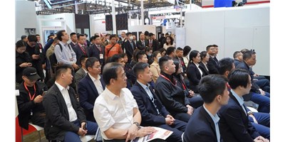 创世纪集团CCMT2024新品颁布会盛大开幕，高端五轴机床引领行业创新潮水